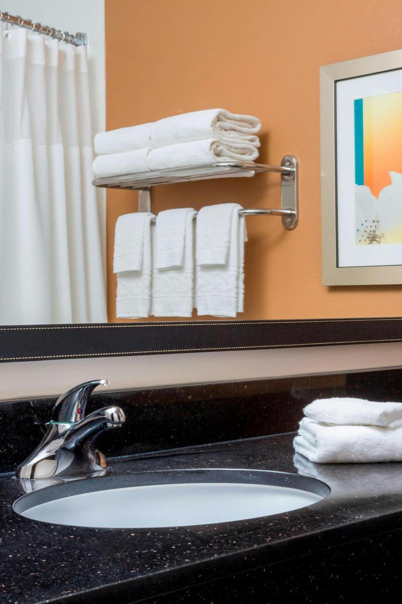 Fairfield Inn & Suites Victoria Esterno foto