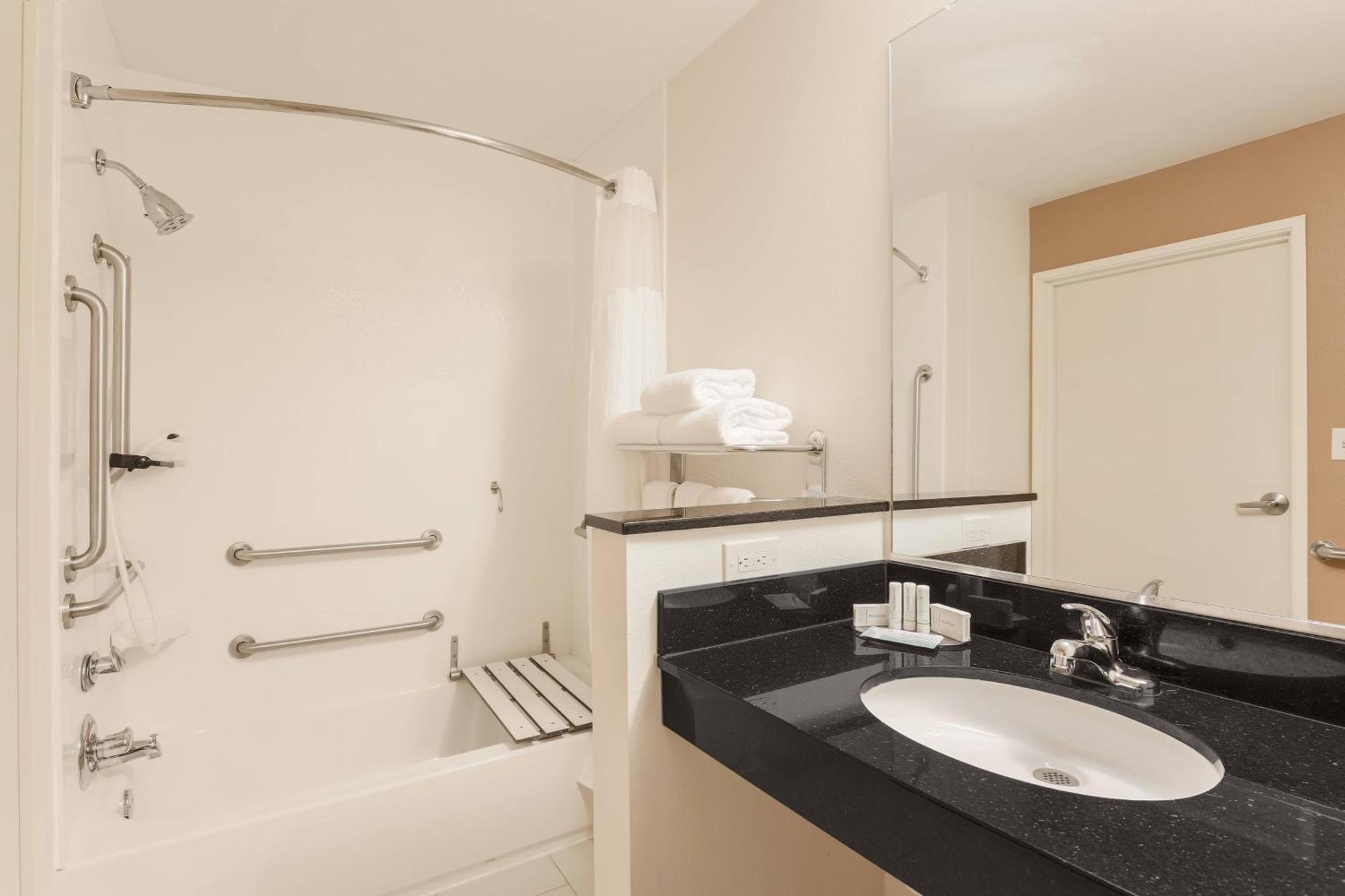 Fairfield Inn & Suites Victoria Esterno foto